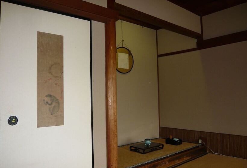 Отель Seikiro Ryokan Historical Museum