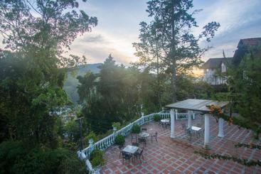 هتل The Bala's Holiday Chalet