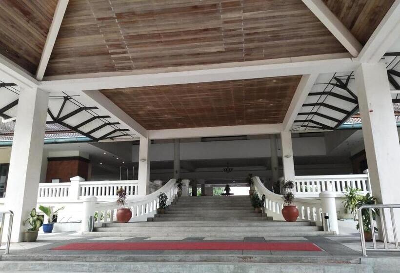 فندق The Orient Star Resort Lumut