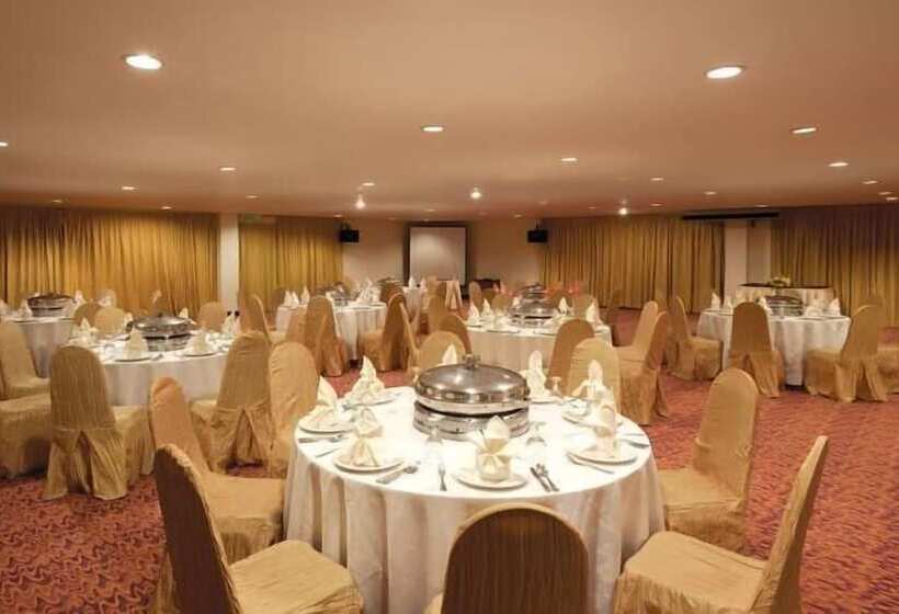 酒店 The Qamar Paka