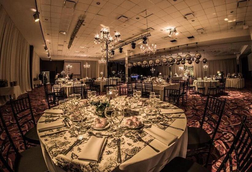 Howard Johnson Hotel & Casino