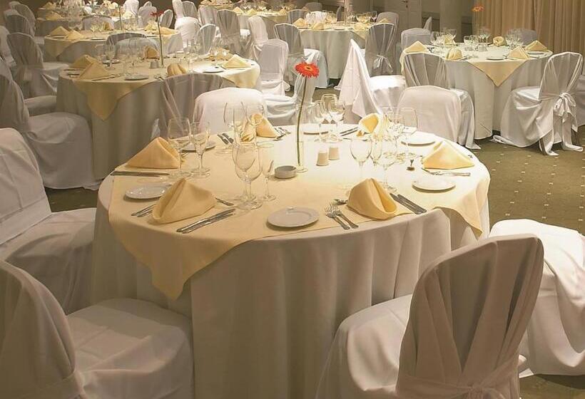 Howard Johnson Hotel & Casino