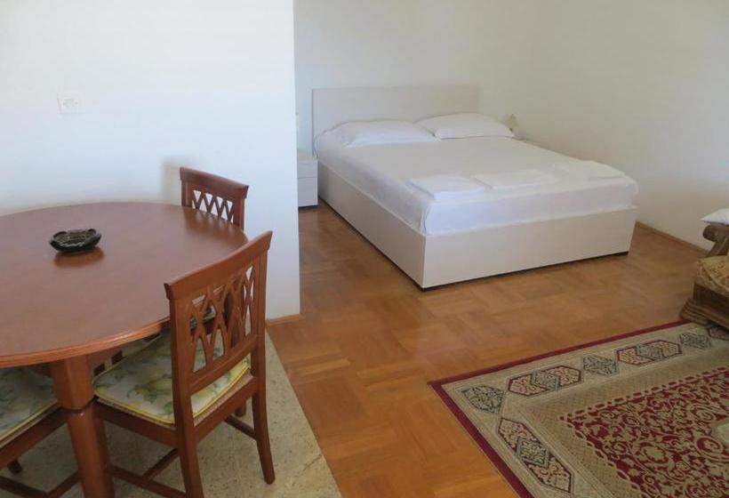 Apartments And Rooms Rogosic