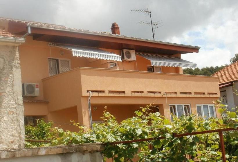 Apartments And Rooms Nediljko