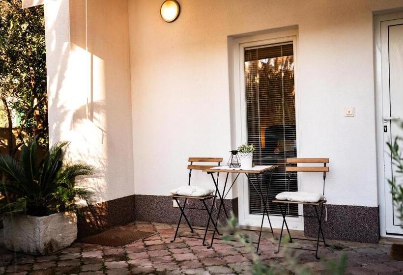 Apartments & Rooms Buble