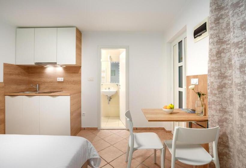 Apartments & Rooms Buble