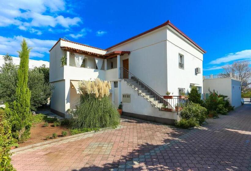 Apartments & Rooms Buble