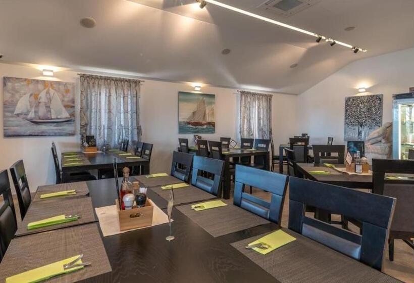 Apartments & Rooms Buble