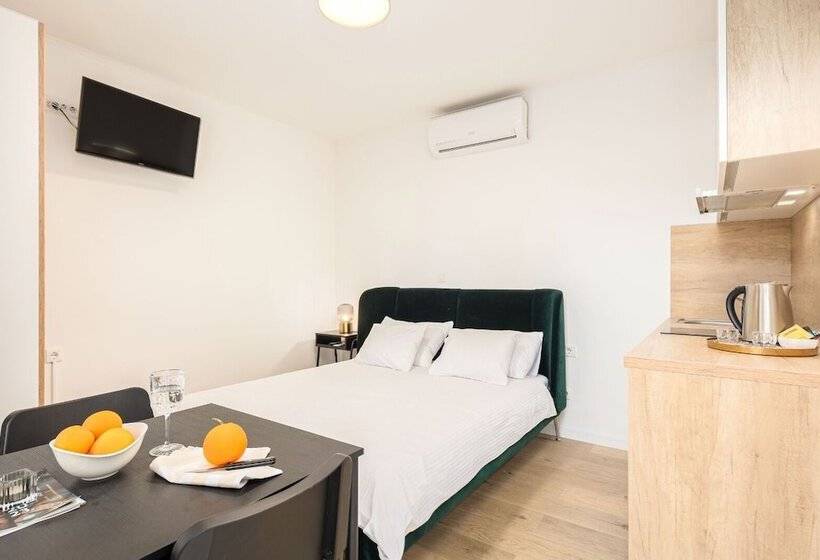 Apartments & Rooms Buble