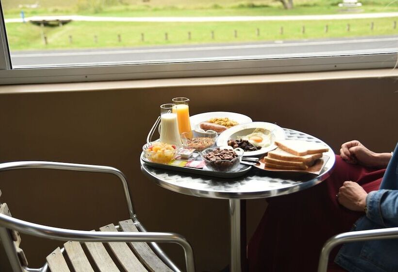 Admiralty Lodge Motel