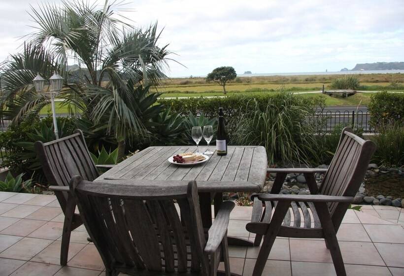 Admiralty Lodge Motel