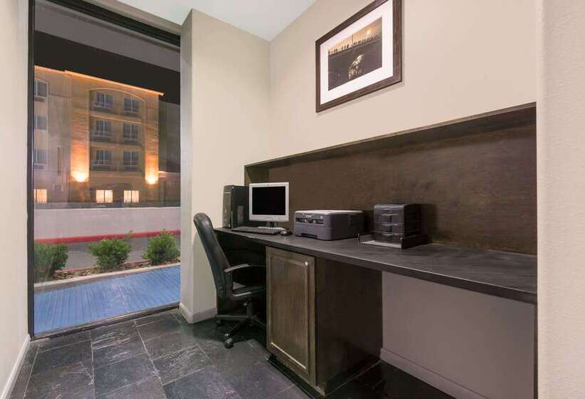 בית מלון כפרי Baymont By Wyndham Columbus