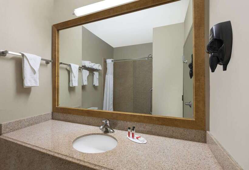 Hotel Baymont By Wyndham Columbus