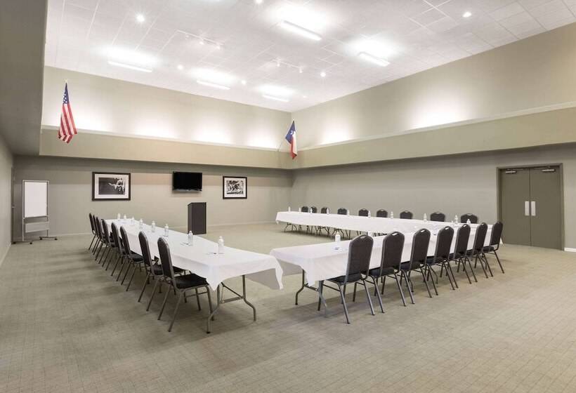 בית מלון כפרי Baymont By Wyndham Columbus