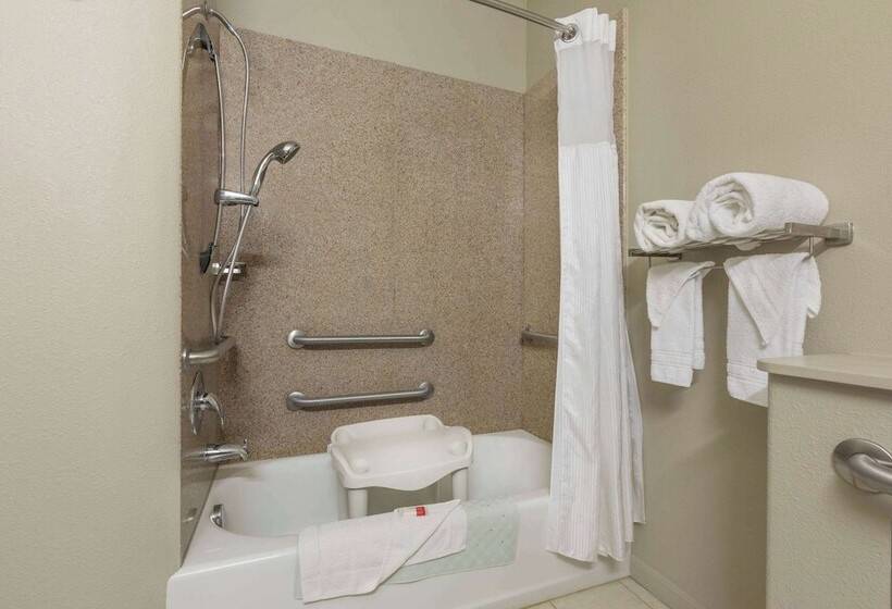 Hotel Baymont By Wyndham Columbus