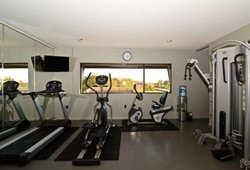 Hotel Baymont By Wyndham Columbus