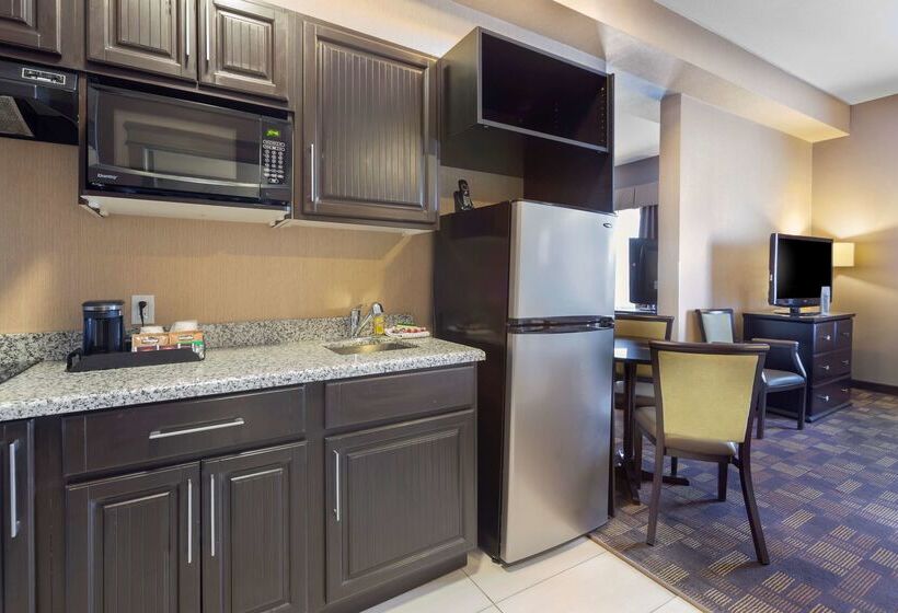 فندق Best Western Plus Fox Creek