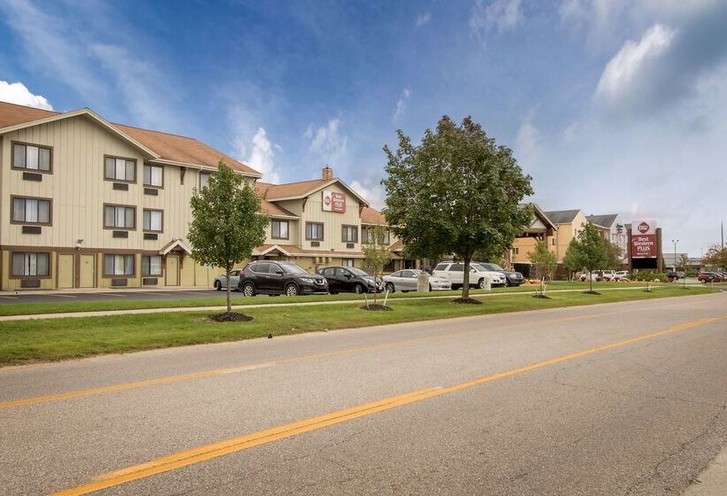 בית מלון כפרי White Pine Inn & Suites