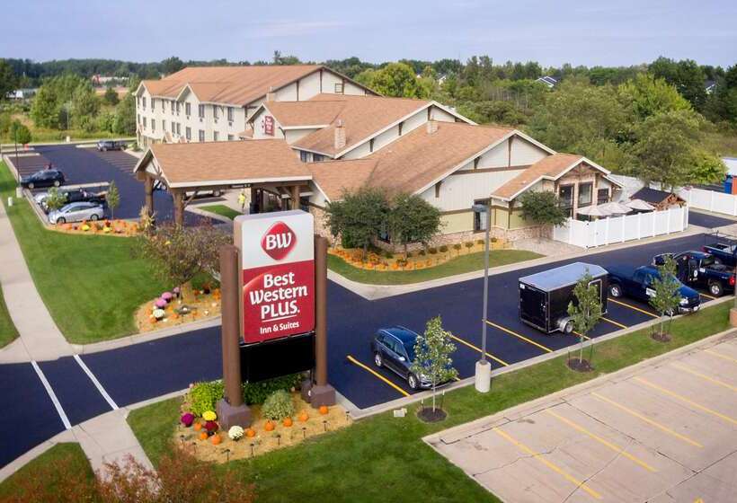 בית מלון כפרי White Pine Inn & Suites