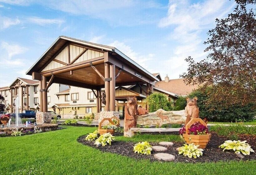 בית מלון כפרי White Pine Inn & Suites