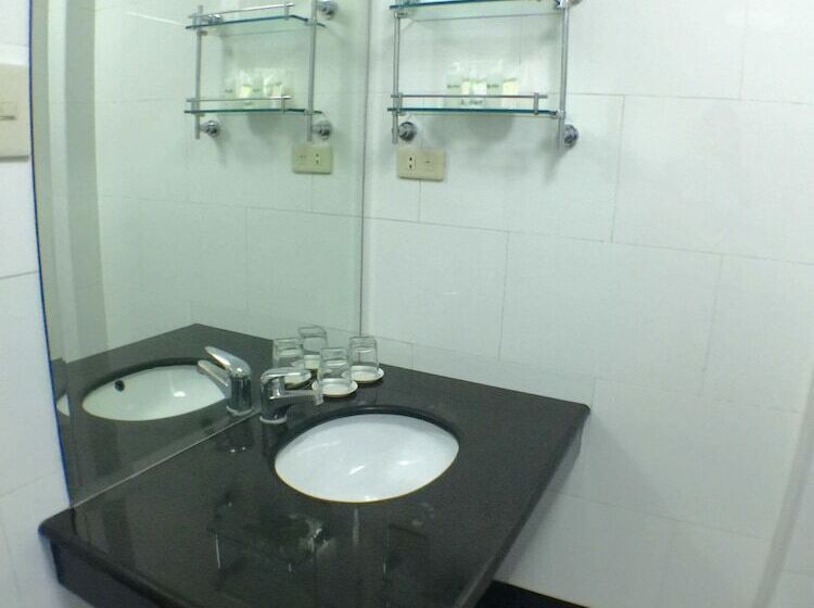 هتل Bohol Tropics Resort