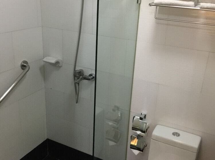 هتل Bohol Tropics Resort