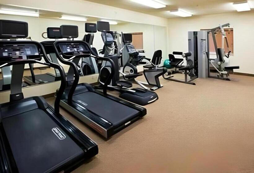 فندق Candlewood Suites Saint Joseph