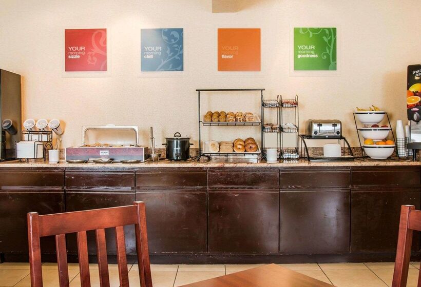 호텔 Comfort Inn Whitehall Near Michigan S Adventure