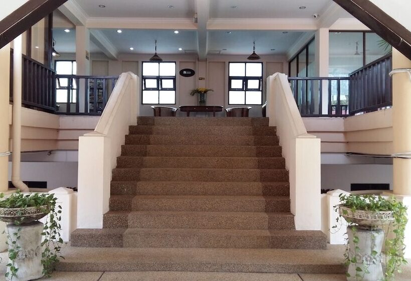 D Feringghi Haus Hotel & Restaurant