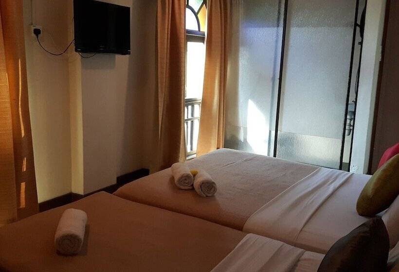 D Feringghi Haus Hotel & Restaurant