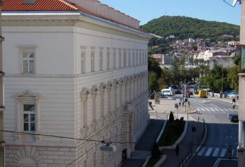 ホテル Damira Rooms