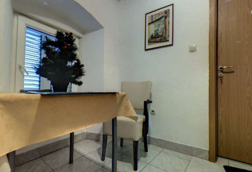 ホテル Damira Rooms