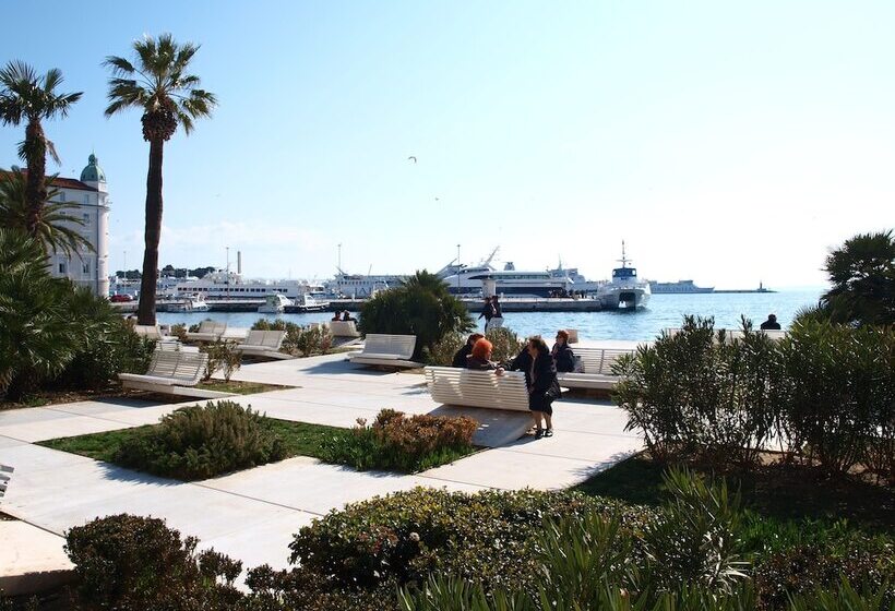 ホテル Damira Rooms