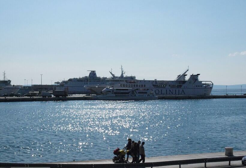 ホテル Damira Rooms