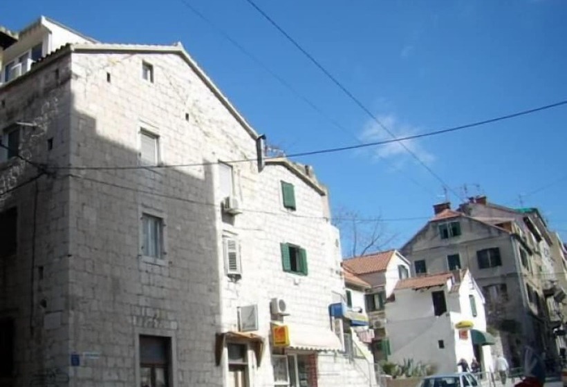 ホテル Damira Rooms