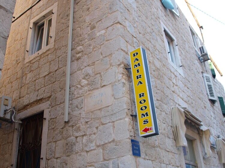 ホテル Damira Rooms