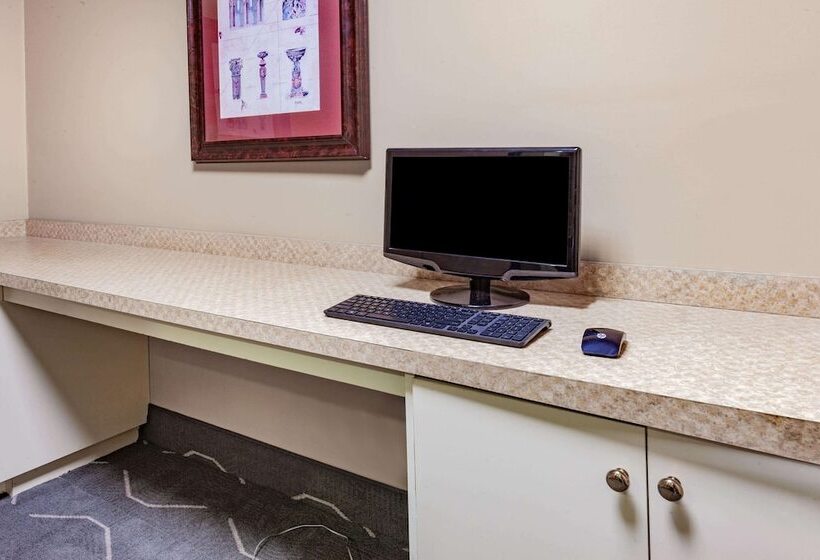 酒店 Days Inn By Wyndham Alta Vista