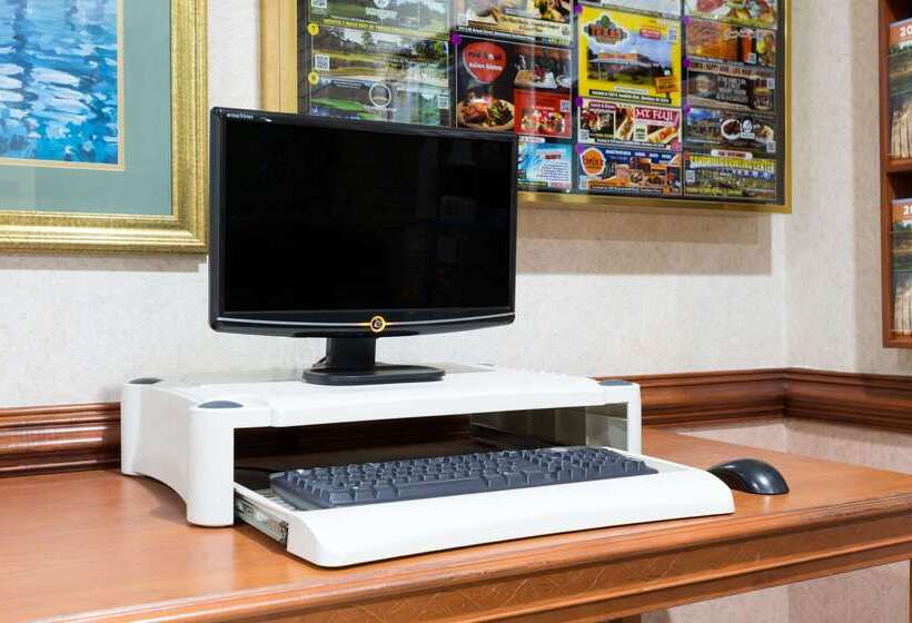 فندق Days Inn & Conf Center By Wyndham Southern Pines Pinehurst