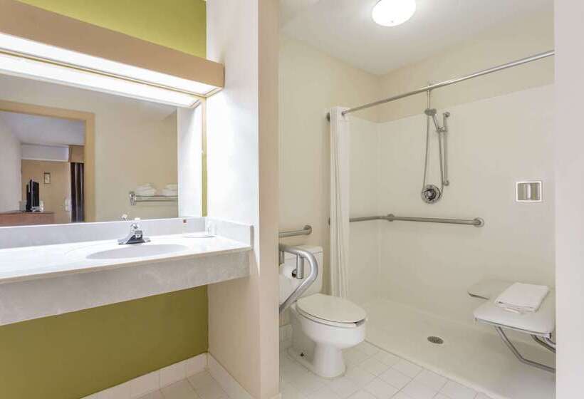 فندق Days Inn & Conf Center By Wyndham Southern Pines Pinehurst