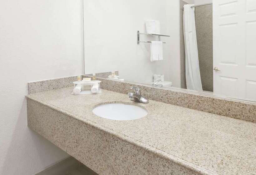 فندق Days Inn & Suites By Wyndham Pasadena