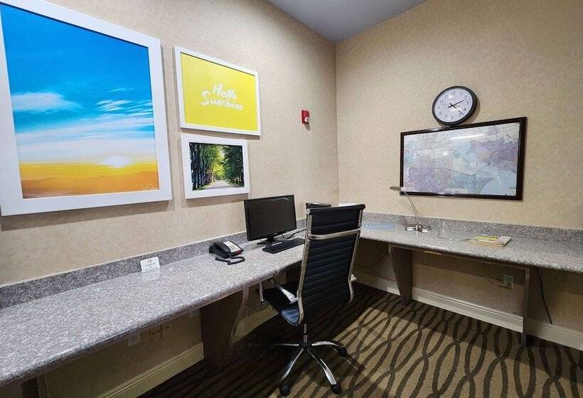 فندق Days Inn & Suites By Wyndham Pasadena