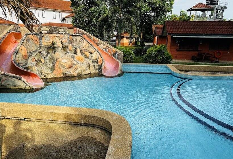 Отель De Palma Resort Kuala Selangor