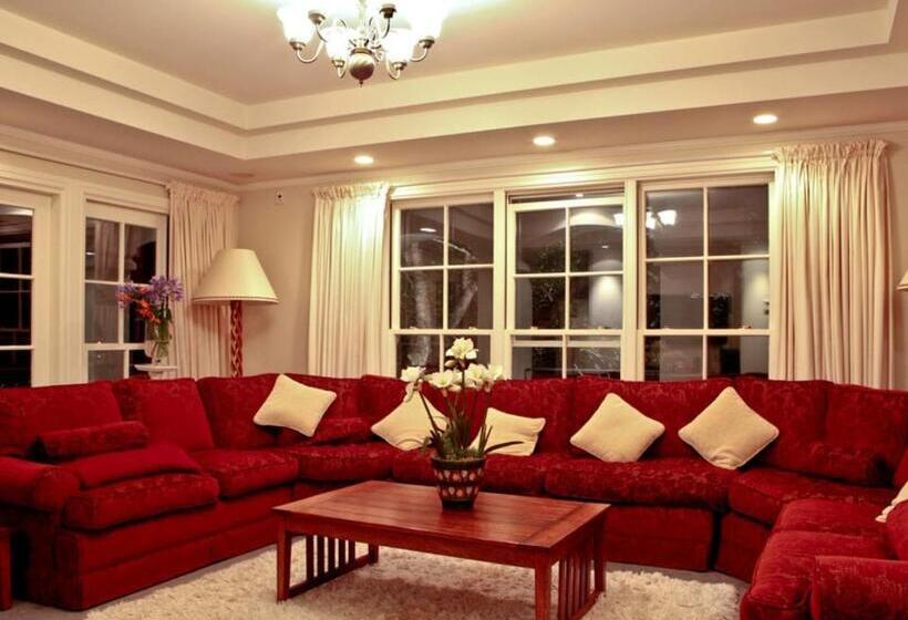 هتل Greenmantle Estate