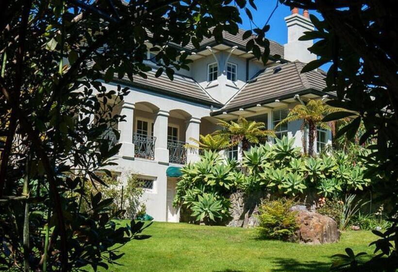 هتل Greenmantle Estate