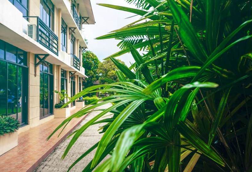 فندق Kudat Golf & Marina Resort