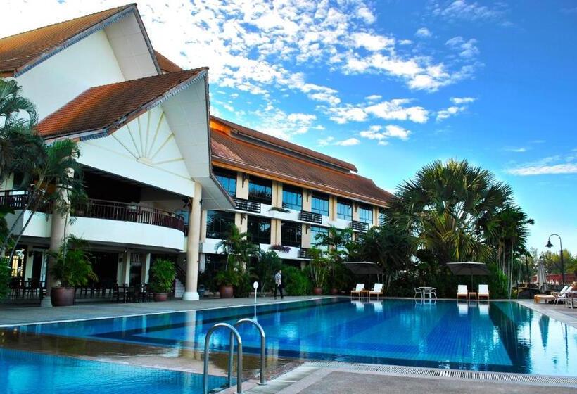 فندق Kudat Golf & Marina Resort