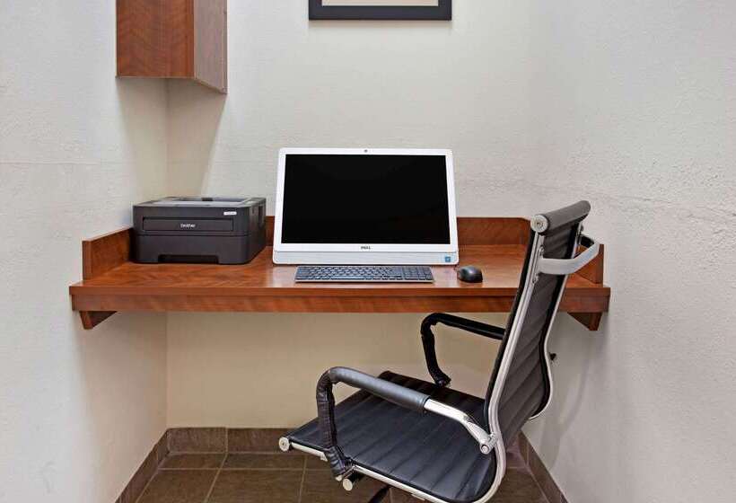 호텔 La Quinta Inn & Suites By Wyndham Stonington Mystic Area