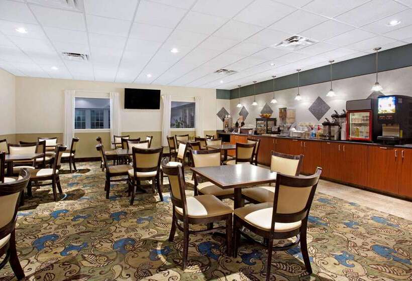 호텔 La Quinta Inn & Suites By Wyndham Stonington Mystic Area