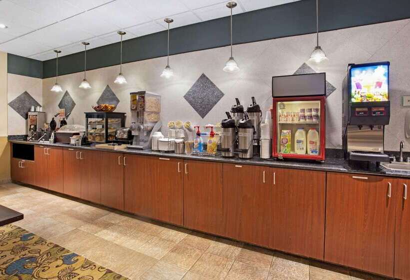 호텔 La Quinta Inn & Suites By Wyndham Stonington Mystic Area