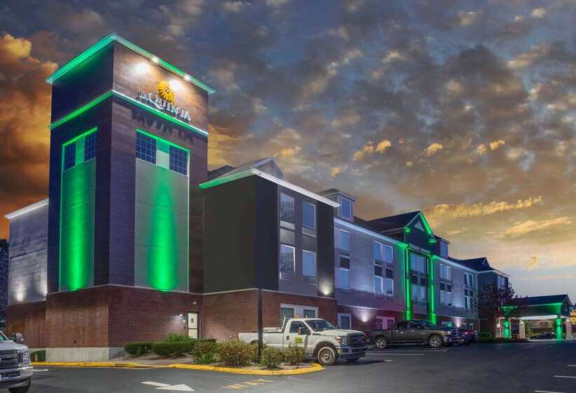 호텔 La Quinta Inn & Suites By Wyndham Stonington Mystic Area